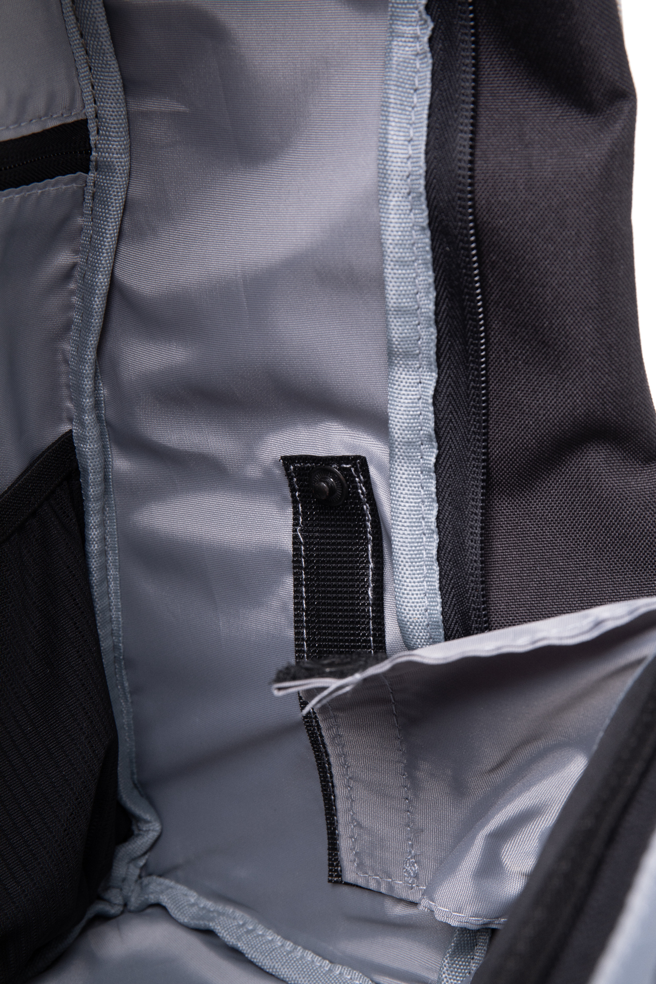 Sac à dos antivol Mini Groovy 17 litres avec port USB, prise jack intégrée et fermetures dissimulées – tissu Oxford anti-coupure – vue 8