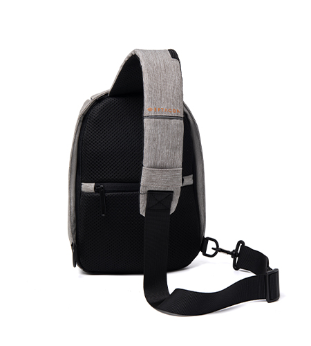 Sacoche bandoulière antivol Trendy 11 litres avec port USB, prise jack intégrée et bandes réfléchissantes – tissu Oxford anti-coupure – vue 7