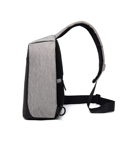 Sacoche bandoulière antivol Trendy 11 litres avec port USB, prise jack intégrée et bandes réfléchissantes – tissu Oxford anti-coupure – vue 6